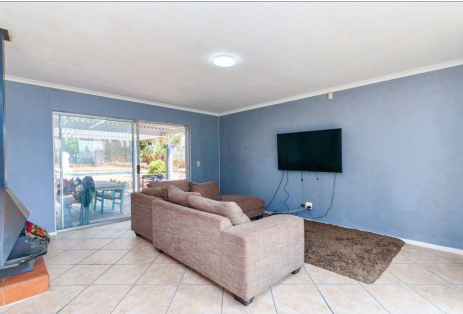 5 Bedroom Property for Sale in Table View Western Cape